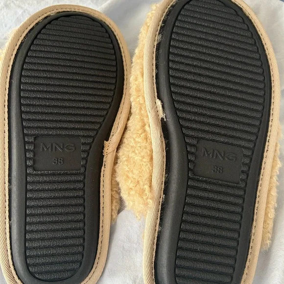 NWT Mango Fuzzy Tan Slippers - Picture 5 of 5